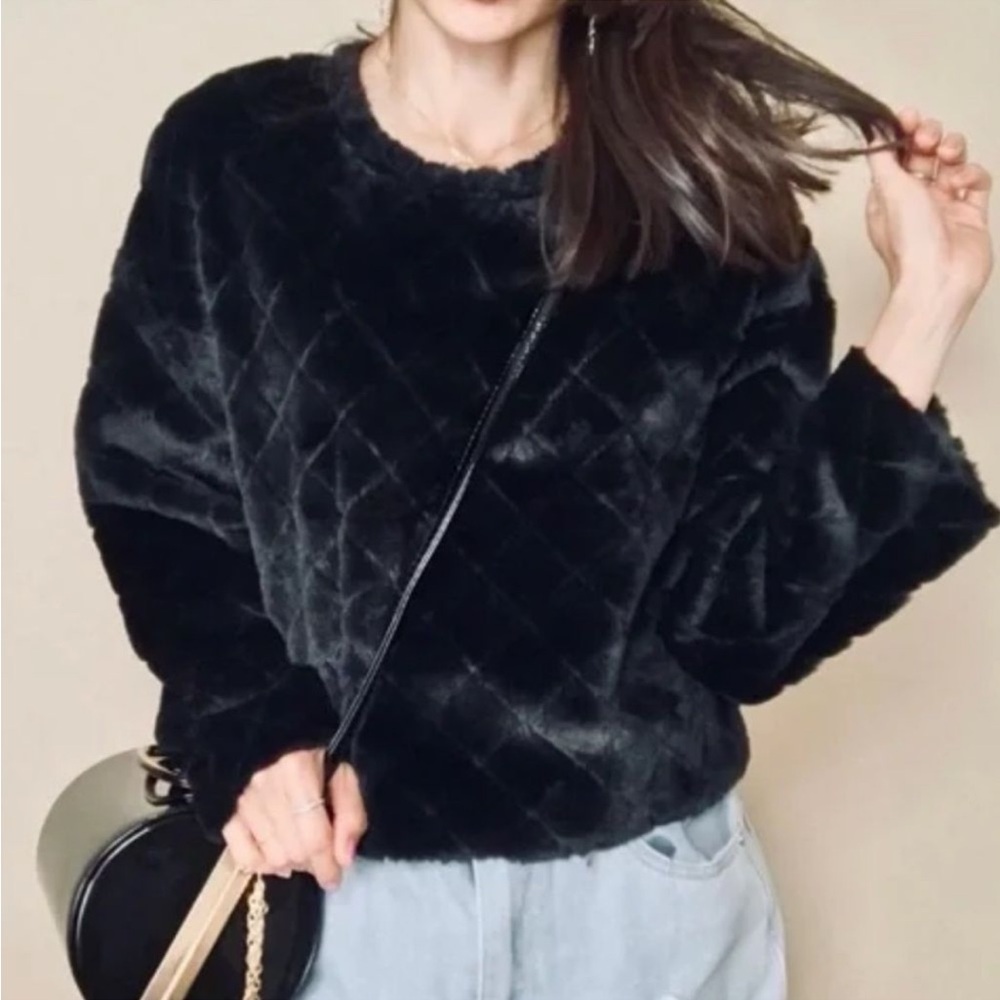 ⭐️ Zara Black Faux Fur Cropped Quilted Plush Sweater Crewneck SMALL